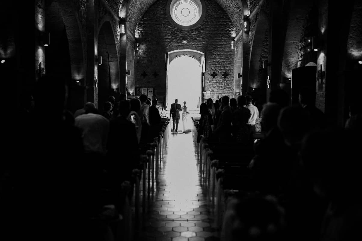entrée de la mariée photographe mariage greoux les bains provence